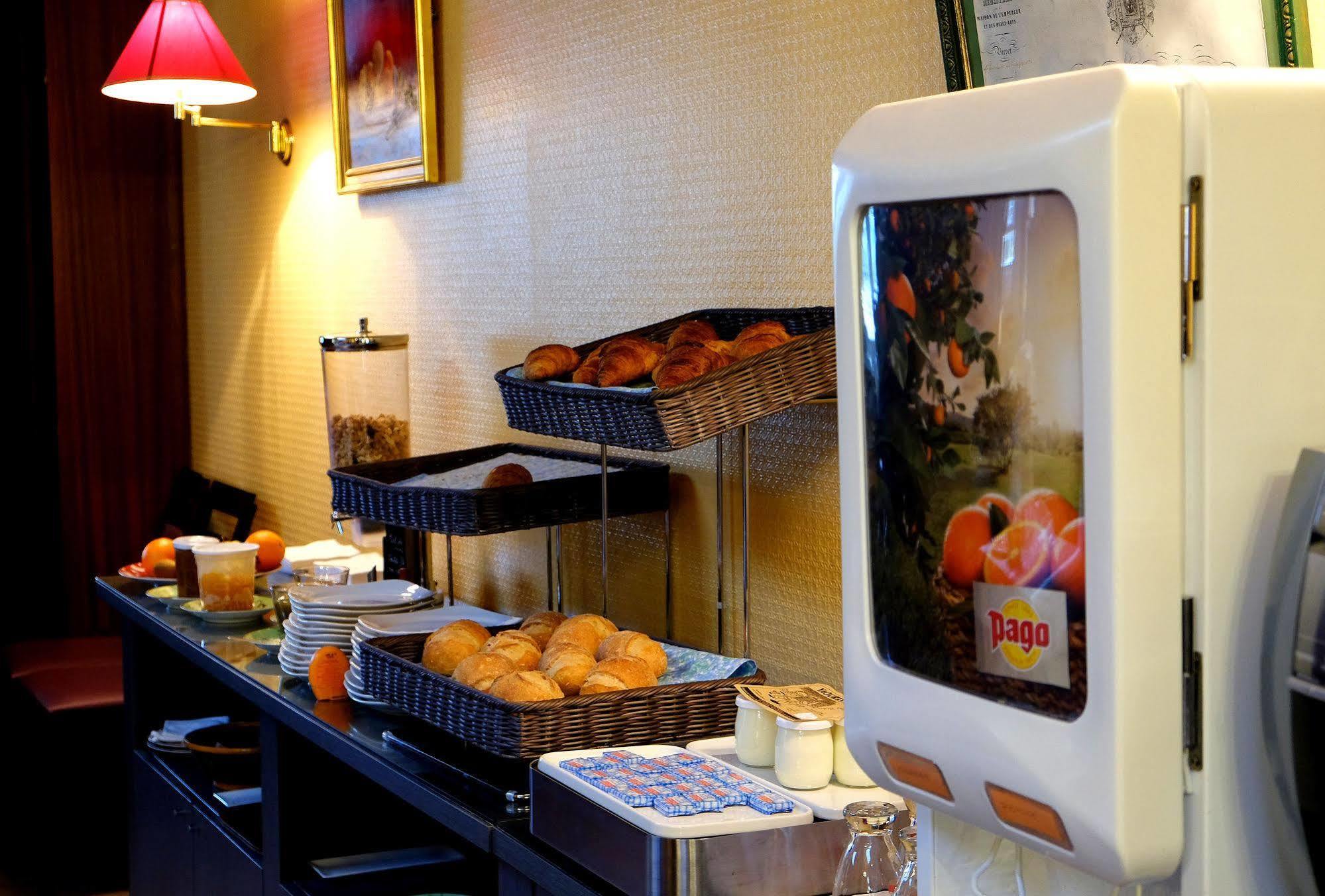 Logis Grand Hotel Pelisson Nontron Luaran gambar